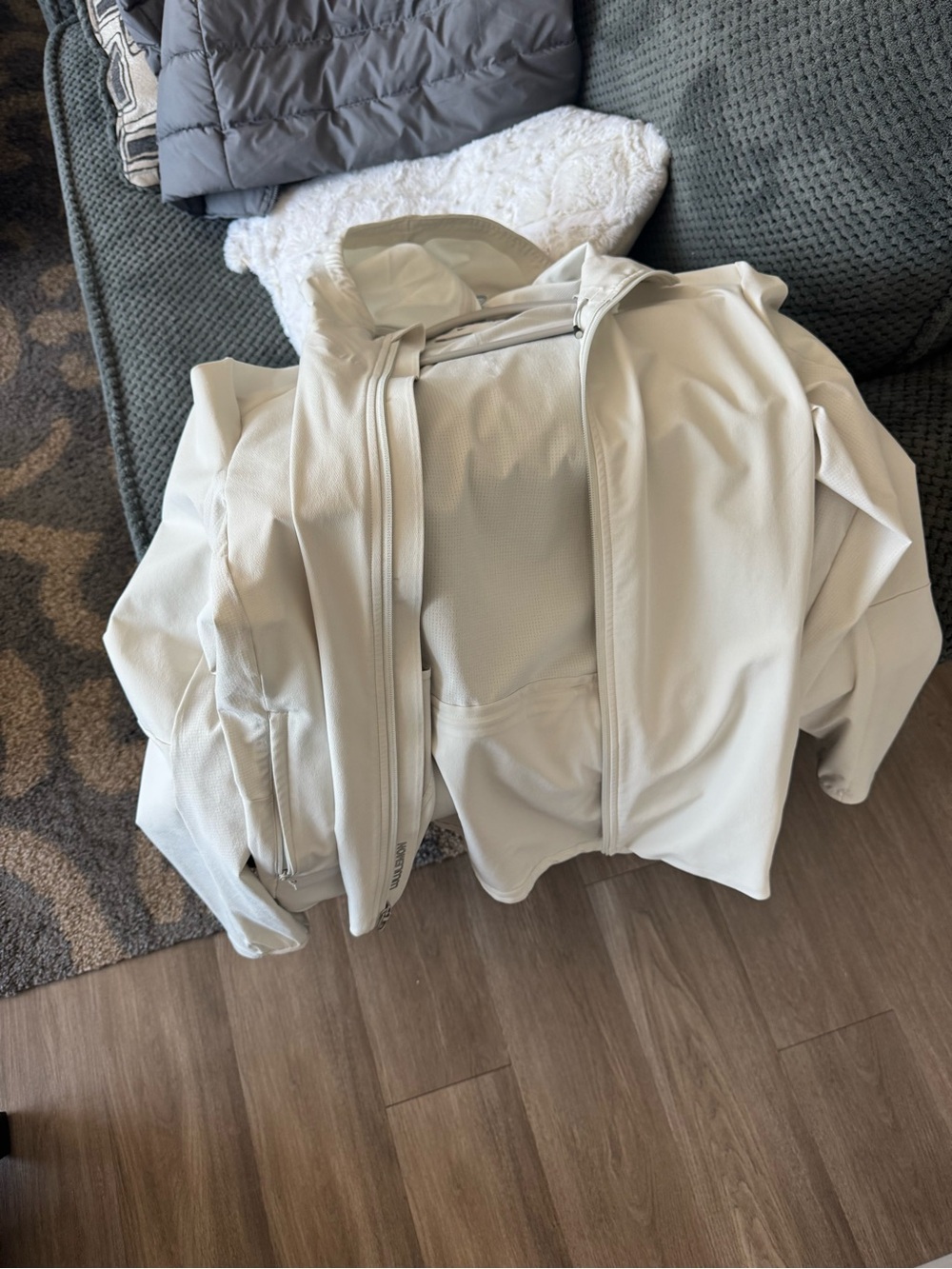 Lululemon Light Cream Hooded Softshell windbreaker Jacket